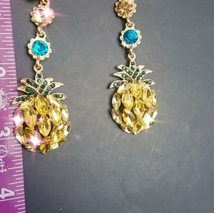 🍍Pineapple crystal dangle earrings